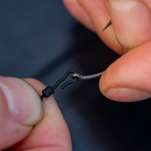 Obratlík s krúžkom na háčik Fox Edges Kwik Change Hook Swivel veľ.10