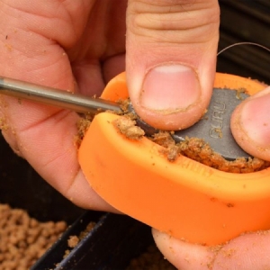 Krmítko Guru Method Feeder Large X-Safe System