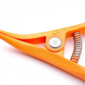 Navliekacie kliešte na gumičky Guru Pellet Pliers