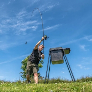 Stojan na vedro Avid Carp Bait Station