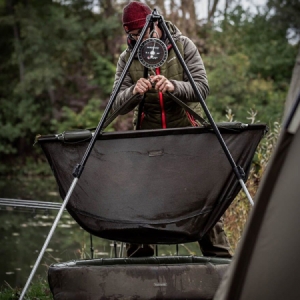 Trojnožka na váženie Trakker Deluxe Weigh Tripod