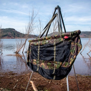 Vážiaci a prechovávací sak Giants Fishing Weigh Sling Luxury Camo XL